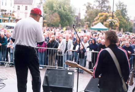 Sherman Robertson at the Darlington Festival 2004. Photo copyright and thanks to Simon Redley - kudosphotos@aol.com