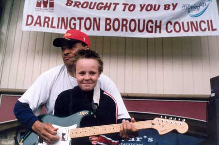 Sherman Robertson at the Darlington Festival 2004. Photo copyright and thanks to Simon Redley - kudosphotos@aol.com
