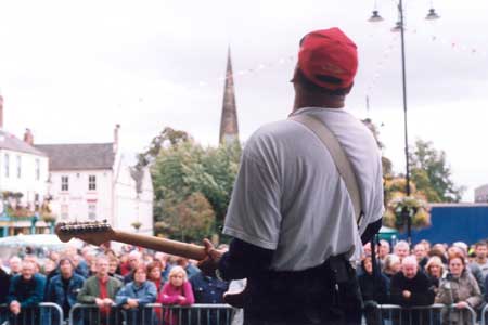 Sherman Robertson at the Darlington Festival 2004. Photo copyright and thanks to Simon Redley - kudosphotos@aol.com