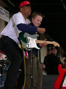 Sherman Robertson at the Darlington Festival 2004. Photo copyright and thanks to Simon Redley - kudosphotos@aol.com