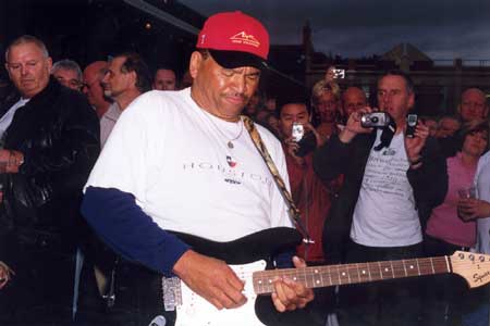 Sherman Robertson at the Darlington Festival 2004. Photo copyright and thanks to Simon Redley - kudosphotos@aol.com