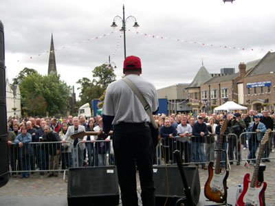 Sherman Robertson at the Darlington Festival 2004. Photo copyright and thanks to Simon Redley - kudosphotos@aol.com