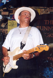 Sherman Robertson at the Running Horse Nottingham  2004. Photo copyright and thanks to Simon Redley - kudosphotos@aol.com