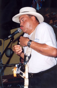 Sherman Robertson at the Running Horse Nottingham  2004. Photo copyright and thanks to Simon Redley - kudosphotos@aol.com