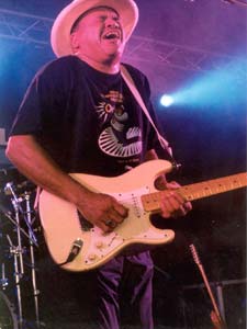 Sherman Robertson at the Stanley Blues Festival 2004. Photo copyright and thanks to Simon Redley - kudosphotos@aol.com